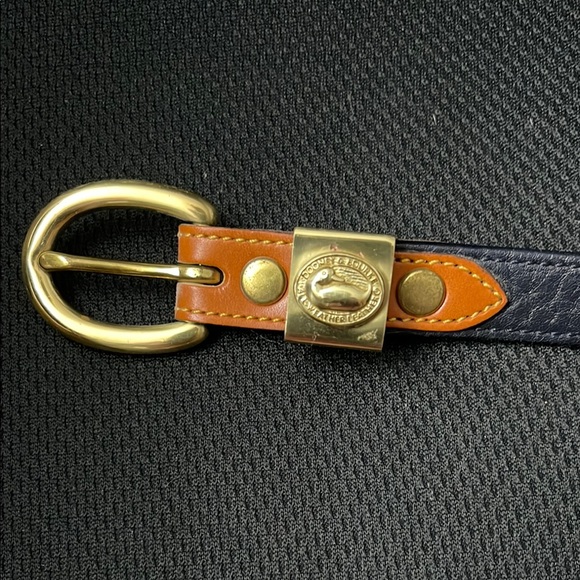 Dooney & Bourke Women’s Vintage Navy All Weather Leather Belt Size S - Picture 1 of 4